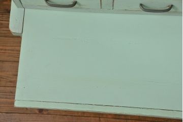 アンティーク家具　アンティークペイント　気泡ガラス入りのかわいい食器棚(カップボード、収納棚)