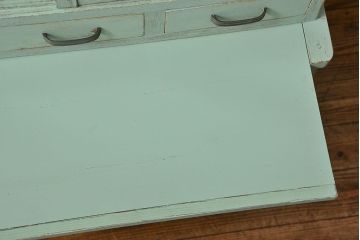 アンティーク家具　アンティークペイント　気泡ガラス入りのかわいい食器棚(カップボード、収納棚)