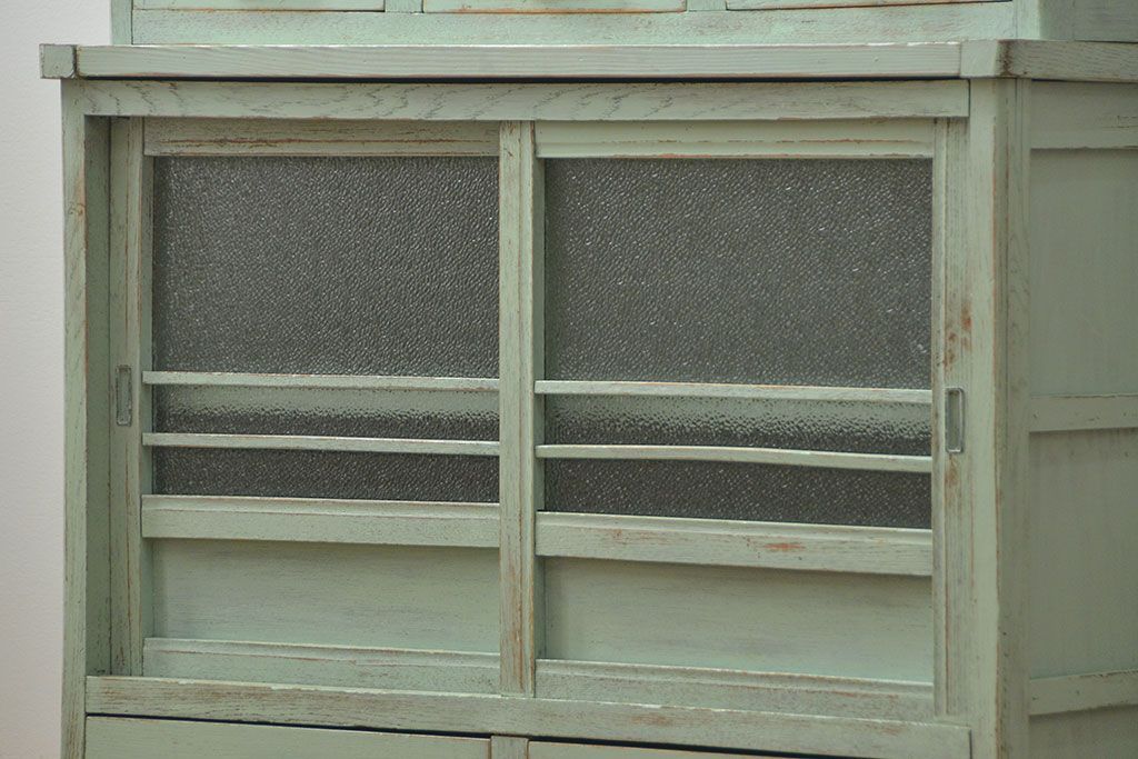 アンティーク家具　アンティークペイント　気泡ガラス入りのかわいい食器棚(カップボード、収納棚)