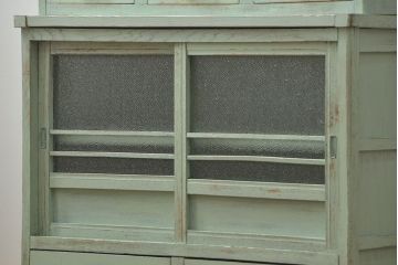 アンティーク家具　アンティークペイント　気泡ガラス入りのかわいい食器棚(カップボード、収納棚)