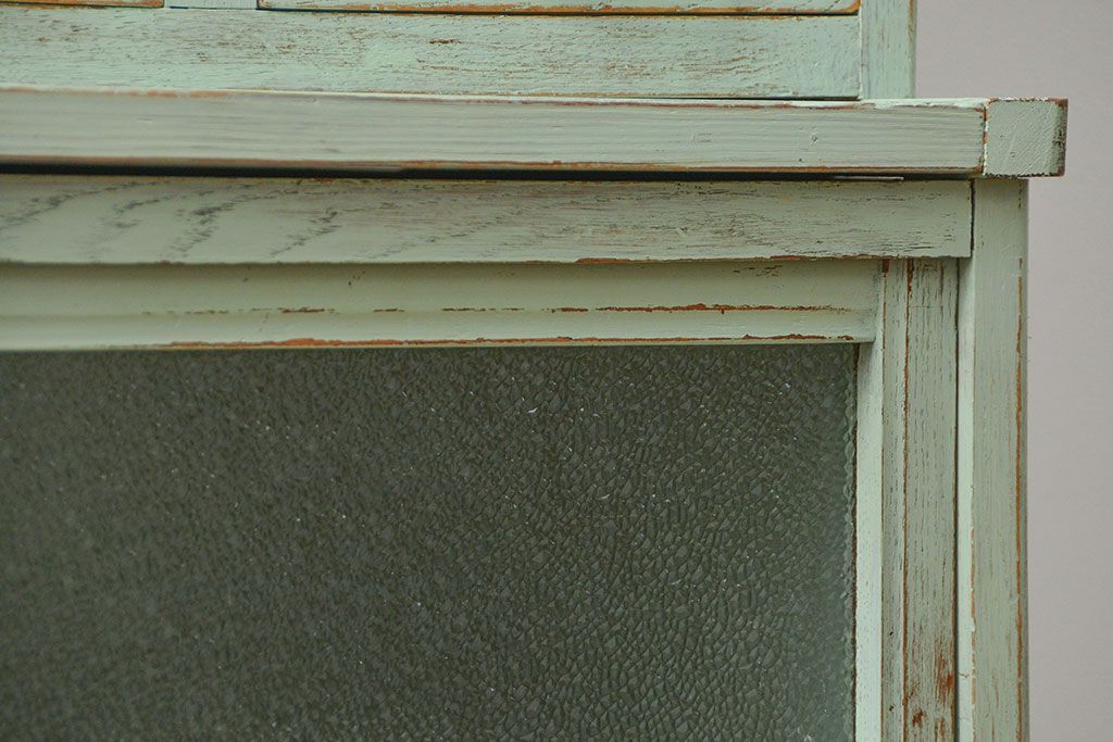 アンティーク家具　アンティークペイント　気泡ガラス入りのかわいい食器棚(カップボード、収納棚)