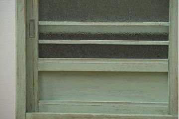 アンティーク家具　アンティークペイント　気泡ガラス入りのかわいい食器棚(カップボード、収納棚)