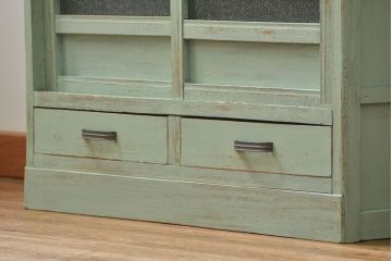 アンティーク家具　アンティークペイント　気泡ガラス入りのかわいい食器棚(カップボード、収納棚)