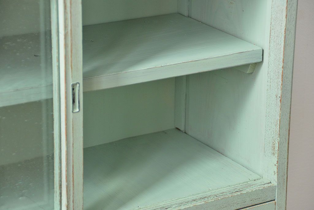 アンティーク家具　アンティークペイント　気泡ガラス入りのかわいい食器棚(カップボード、収納棚)