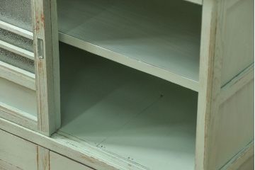 アンティーク家具　アンティークペイント　気泡ガラス入りのかわいい食器棚(カップボード、収納棚)