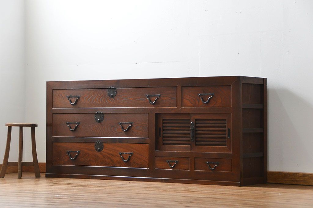 アンティーク家具　古民具・骨董 前面檜材と欅材　重厚な六尺収納箪笥(水屋箪笥、サイドボード)