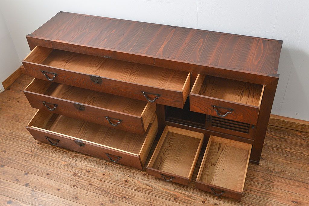 アンティーク家具　古民具・骨董 前面檜材と欅材　重厚な六尺収納箪笥(水屋箪笥、サイドボード)