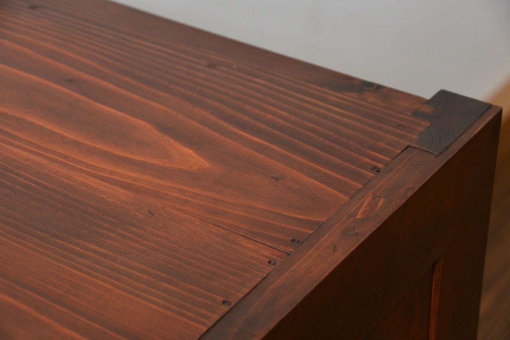 アンティーク家具　古民具・骨董 前面檜材と欅材　重厚な六尺収納箪笥(水屋箪笥、サイドボード)