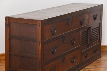 アンティーク家具　古民具・骨董 前面檜材と欅材　重厚な六尺収納箪笥(水屋箪笥、サイドボード)