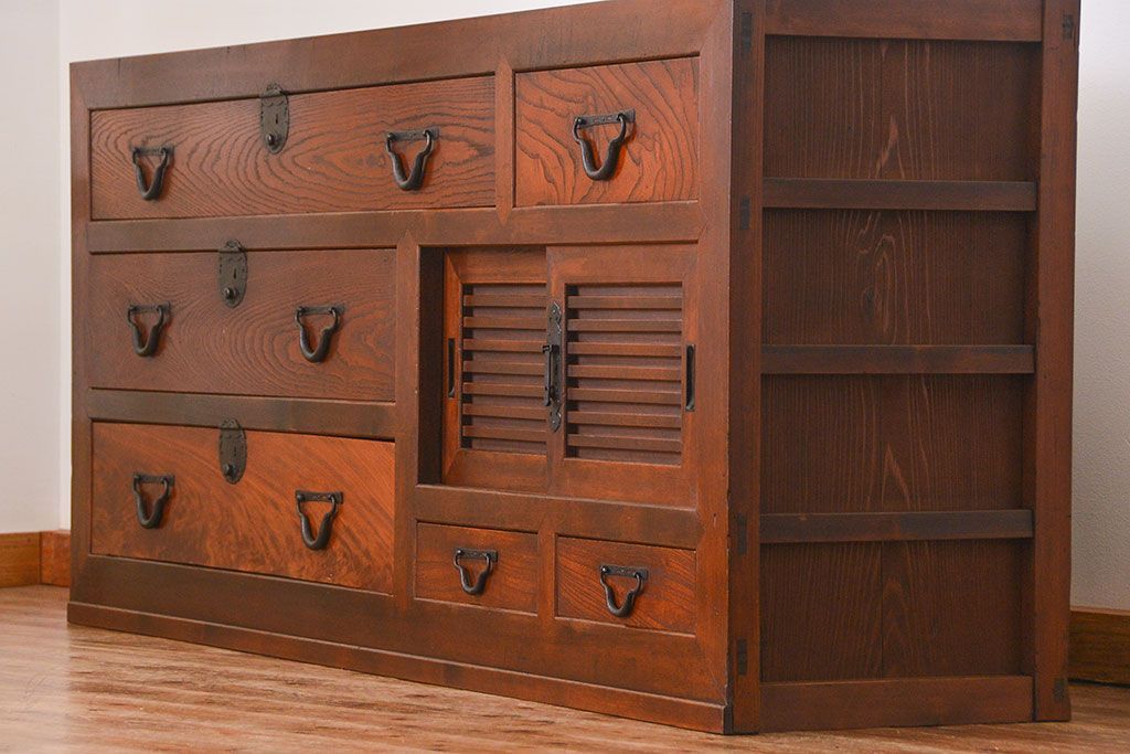 アンティーク家具　古民具・骨董 前面檜材と欅材　重厚な六尺収納箪笥(水屋箪笥、サイドボード)