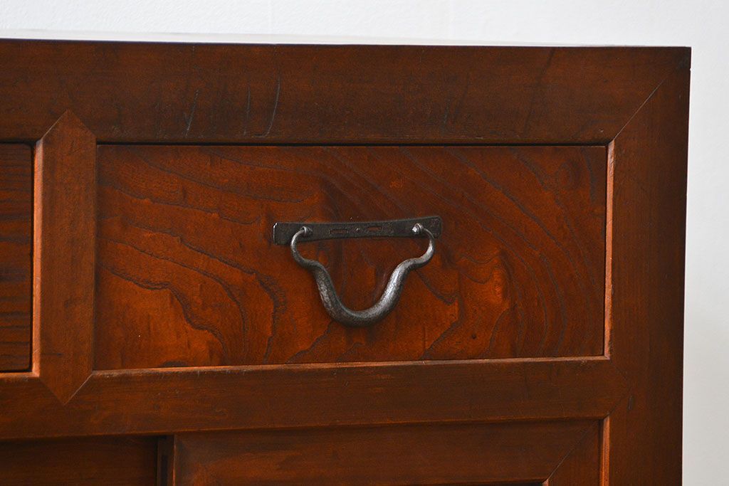 アンティーク家具　古民具・骨董 前面檜材と欅材　重厚な六尺収納箪笥(水屋箪笥、サイドボード)