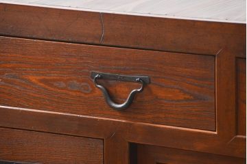 アンティーク家具　古民具・骨董 前面檜材と欅材　重厚な六尺収納箪笥(水屋箪笥、サイドボード)