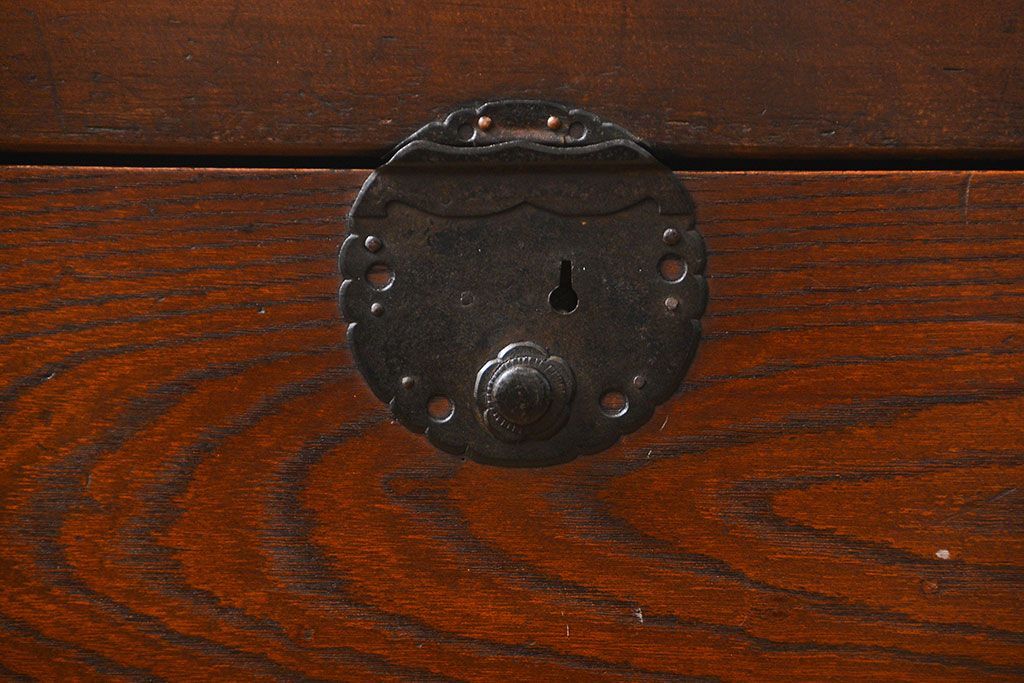 アンティーク家具　古民具・骨董 前面檜材と欅材　重厚な六尺収納箪笥(水屋箪笥、サイドボード)