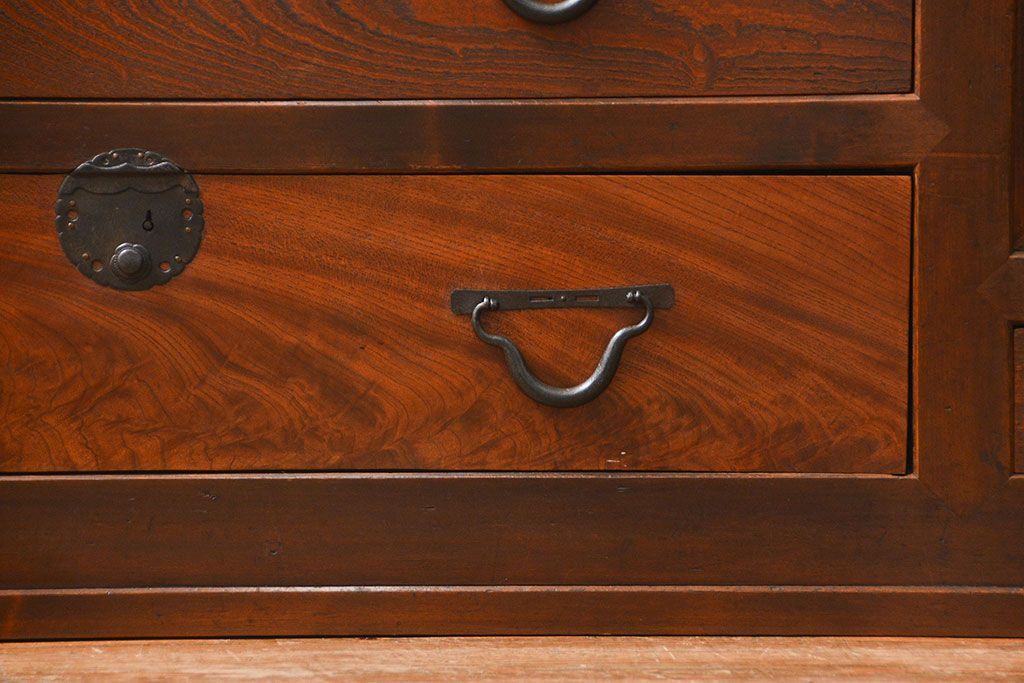 アンティーク家具　古民具・骨董 前面檜材と欅材　重厚な六尺収納箪笥(水屋箪笥、サイドボード)