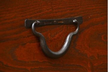 アンティーク家具　古民具・骨董 前面檜材と欅材　重厚な六尺収納箪笥(水屋箪笥、サイドボード)