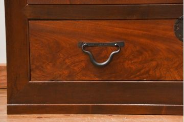 アンティーク家具　古民具・骨董 前面檜材と欅材　重厚な六尺収納箪笥(水屋箪笥、サイドボード)