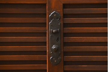 アンティーク家具　古民具・骨董 前面檜材と欅材　重厚な六尺収納箪笥(水屋箪笥、サイドボード)