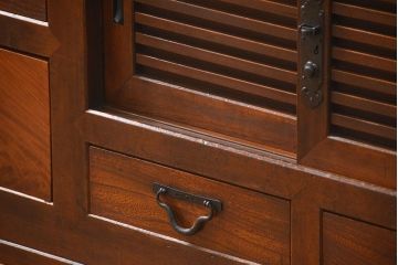 アンティーク家具　古民具・骨董 前面檜材と欅材　重厚な六尺収納箪笥(水屋箪笥、サイドボード)