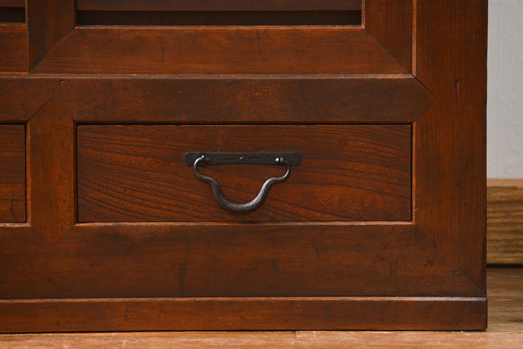 アンティーク家具　古民具・骨董 前面檜材と欅材　重厚な六尺収納箪笥(水屋箪笥、サイドボード)