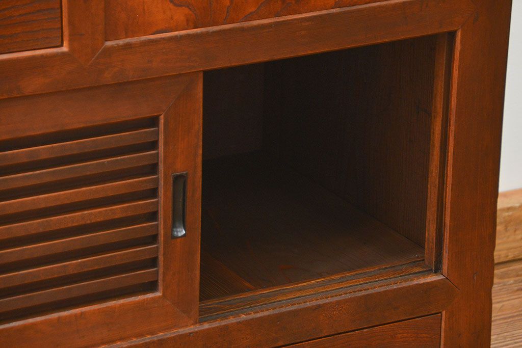 アンティーク家具　古民具・骨董 前面檜材と欅材　重厚な六尺収納箪笥(水屋箪笥、サイドボード)