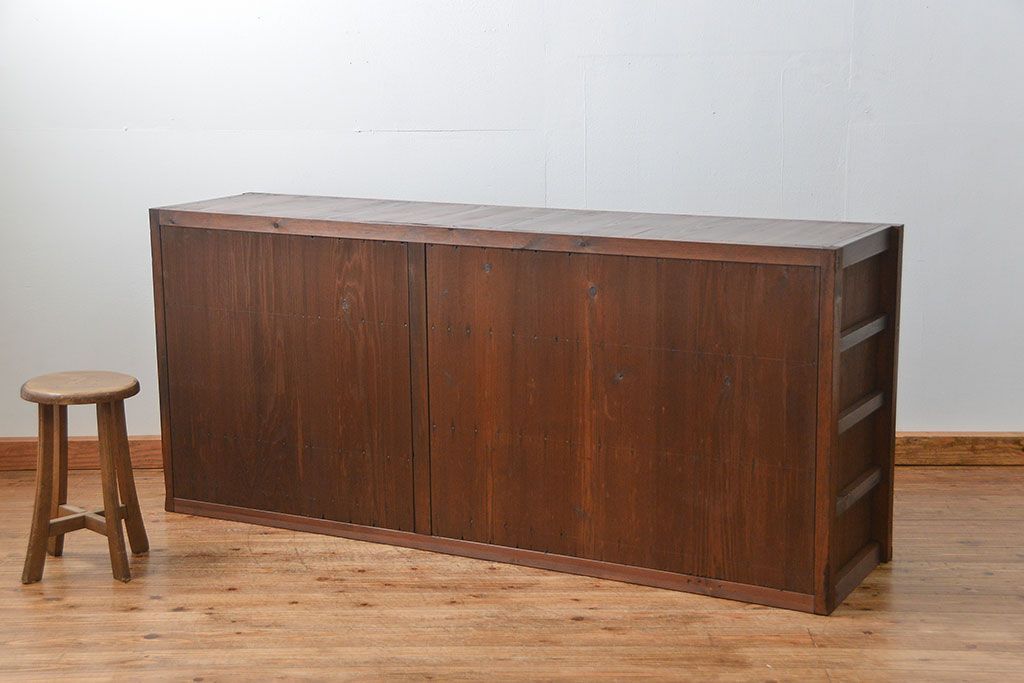 アンティーク家具　古民具・骨董 前面檜材と欅材　重厚な六尺収納箪笥(水屋箪笥、サイドボード)