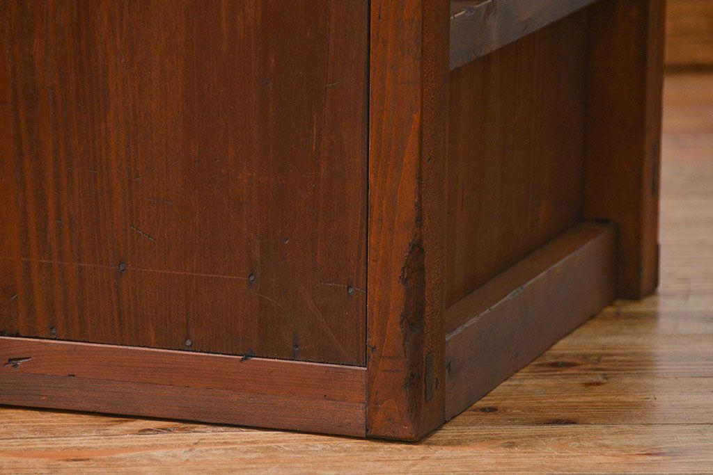 アンティーク家具　古民具・骨董 前面檜材と欅材　重厚な六尺収納箪笥(水屋箪笥、サイドボード)