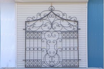 中古　大きなロートアイアンガーデンフェンス(28)(洋風フェンス、ヨーロッパ風フェンス、門扉、鉄柵)