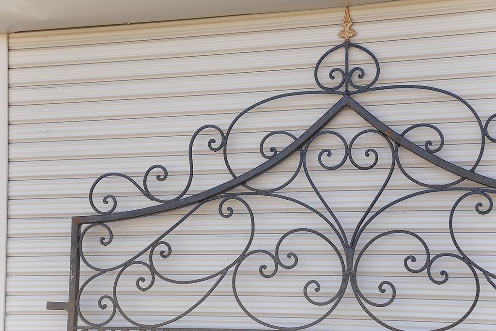 中古　大きなロートアイアンガーデンフェンス(28)(洋風フェンス、ヨーロッパ風フェンス、門扉、鉄柵)