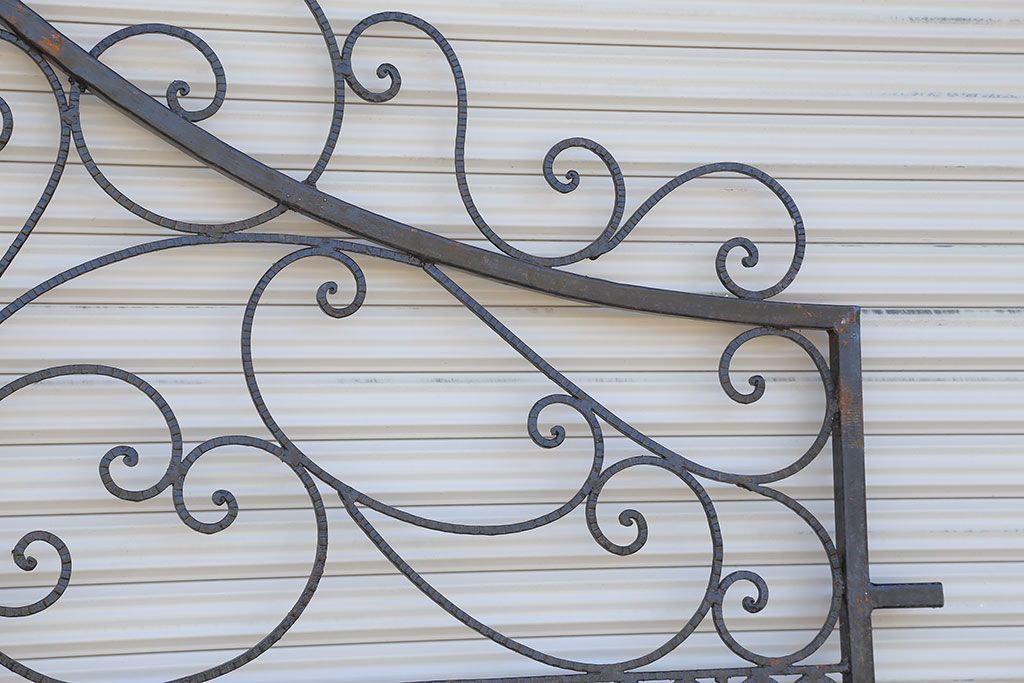 中古　大きなロートアイアンガーデンフェンス(28)(洋風フェンス、ヨーロッパ風フェンス、門扉、鉄柵)