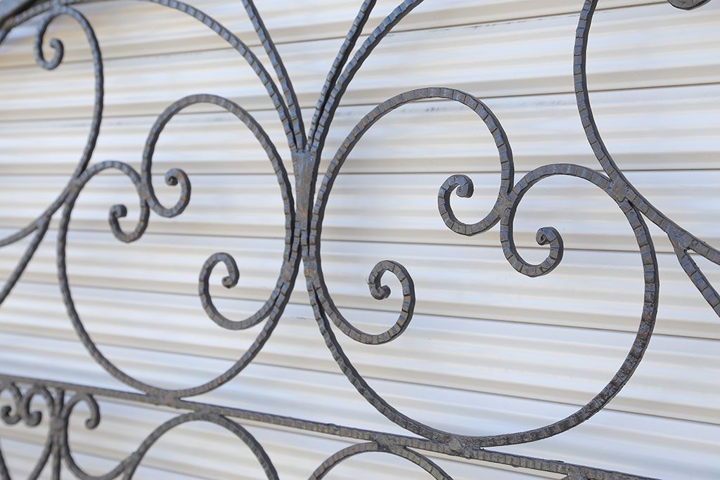 中古　大きなロートアイアンガーデンフェンス(28)(洋風フェンス、ヨーロッパ風フェンス、門扉、鉄柵)