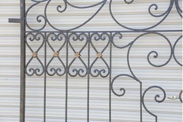 中古　大きなロートアイアンガーデンフェンス(28)(洋風フェンス、ヨーロッパ風フェンス、門扉、鉄柵)