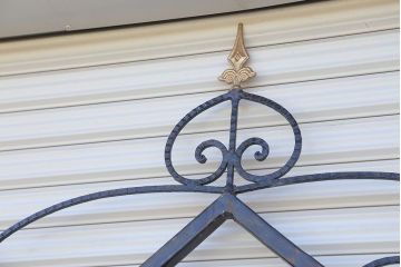 中古　大きなロートアイアンガーデンフェンス(28)(洋風フェンス、ヨーロッパ風フェンス、門扉、鉄柵)