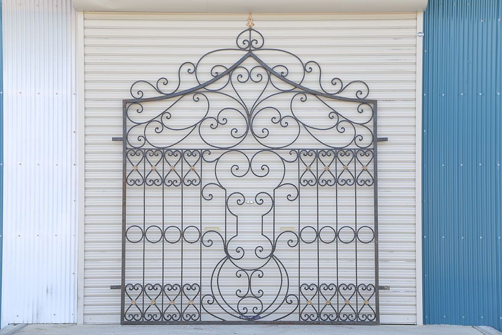 中古　大きなロートアイアンガーデンフェンス(28)(洋風フェンス、ヨーロッパ風フェンス、門扉、鉄柵)
