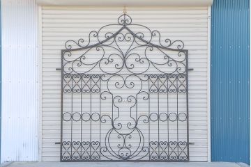 中古　大きなロートアイアンガーデンフェンス(28)(洋風フェンス、ヨーロッパ風フェンス、門扉、鉄柵)