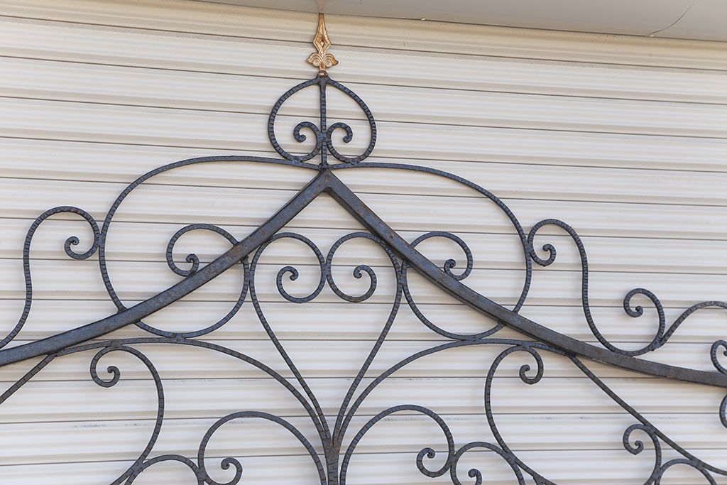 中古　大きなロートアイアンガーデンフェンス(28)(洋風フェンス、ヨーロッパ風フェンス、門扉、鉄柵)