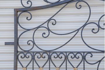 中古　大きなロートアイアンガーデンフェンス(28)(洋風フェンス、ヨーロッパ風フェンス、門扉、鉄柵)