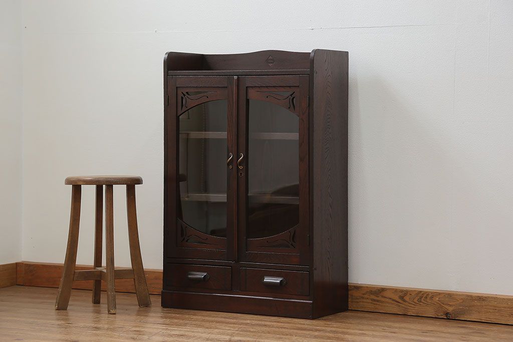 アンティーク家具　アンティーク 古い栓材の小振りな本箱(ブックケース、本棚)