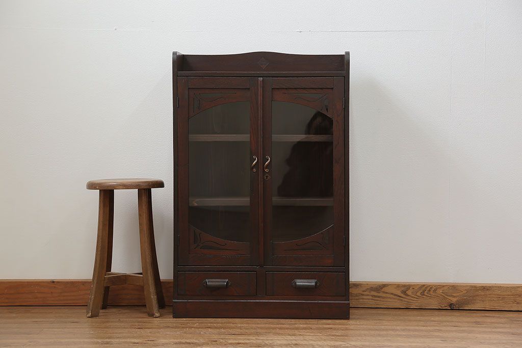 アンティーク家具　アンティーク 古い栓材の小振りな本箱(ブックケース、本棚)