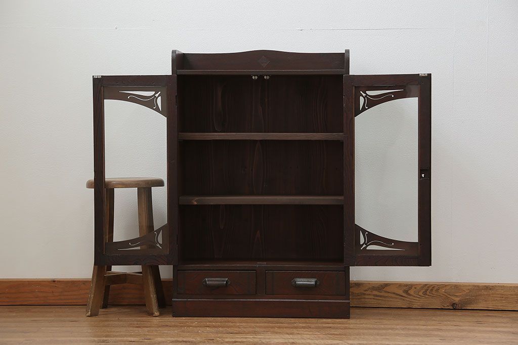 アンティーク家具　アンティーク 古い栓材の小振りな本箱(ブックケース、本棚)