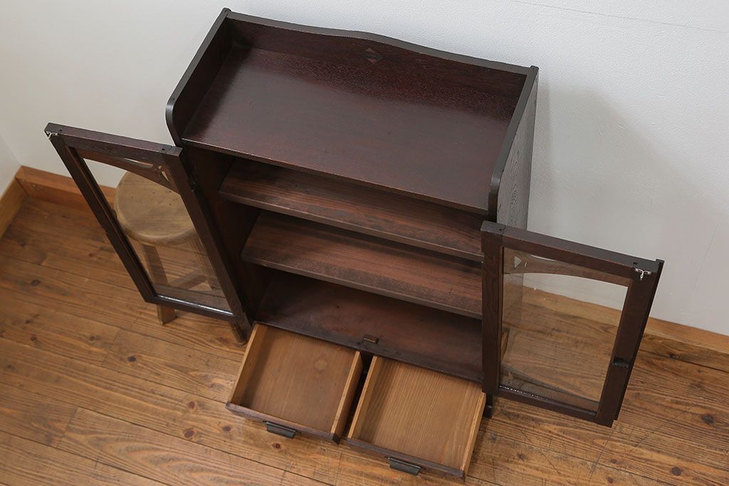 アンティーク家具　アンティーク 古い栓材の小振りな本箱(ブックケース、本棚)