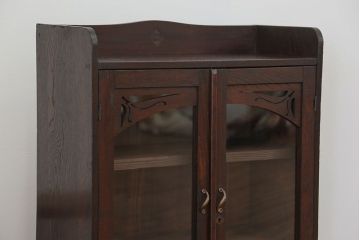 アンティーク家具　アンティーク 古い栓材の小振りな本箱(ブックケース、本棚)