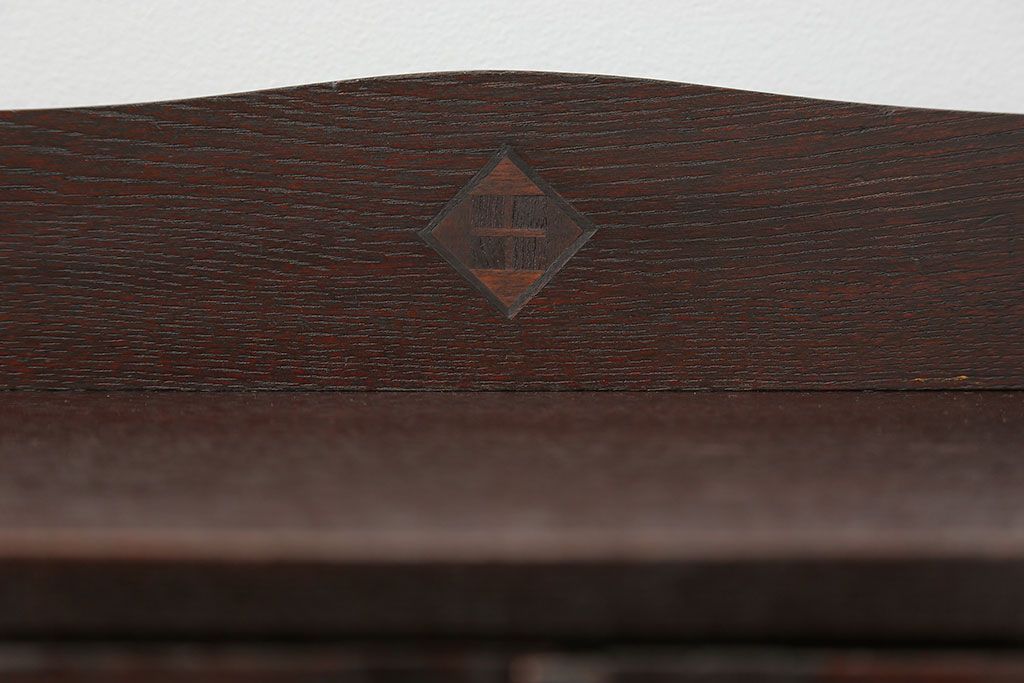 アンティーク家具　アンティーク 古い栓材の小振りな本箱(ブックケース、本棚)