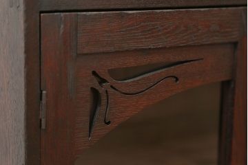 アンティーク家具　アンティーク 古い栓材の小振りな本箱(ブックケース、本棚)