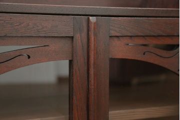 アンティーク家具　アンティーク 古い栓材の小振りな本箱(ブックケース、本棚)