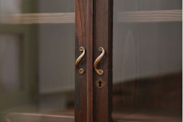 アンティーク家具　アンティーク 古い栓材の小振りな本箱(ブックケース、本棚)