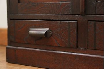 アンティーク家具　アンティーク 古い栓材の小振りな本箱(ブックケース、本棚)