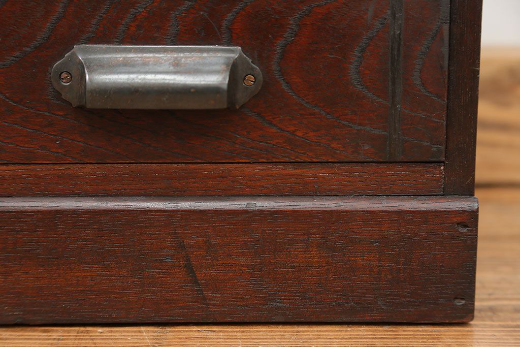 アンティーク家具　アンティーク 古い栓材の小振りな本箱(ブックケース、本棚)