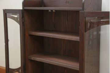 アンティーク家具　アンティーク 古い栓材の小振りな本箱(ブックケース、本棚)