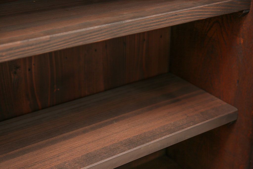 アンティーク家具　アンティーク 古い栓材の小振りな本箱(ブックケース、本棚)