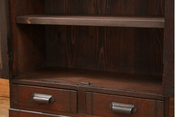 アンティーク家具　アンティーク 古い栓材の小振りな本箱(ブックケース、本棚)